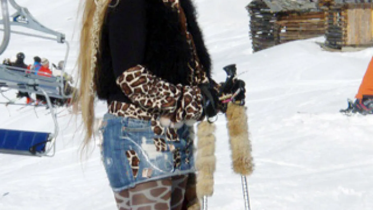 Fata, esti frumoasa, dar cam...! Ele au fost cele mai penibile ipostaze in care au fost surprinse pitipoancele in 2012