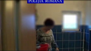 Stupefiant! Un bucurestean care avea laborator de droguri in baie a fost dat de gol de iubita nervoasa