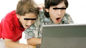 HALUCINANT! Un adolescent si-a violat verisorul de 9 ani: "Am vrut să experimentez ce am văzut pe internet"