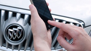 Ti-ai uitat cheile de la masina? Asta e solutia! A aparut aplicatia care-ti permite sa pornesti automobilul cu mobilul!