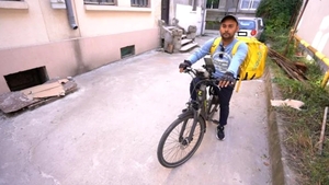 Câți bani câștigă Rahman din Bangladesh, după ce și-a părăsit familia pentru a munci în România: „Copilul mă întreabă mereu când mă întorc acasă”