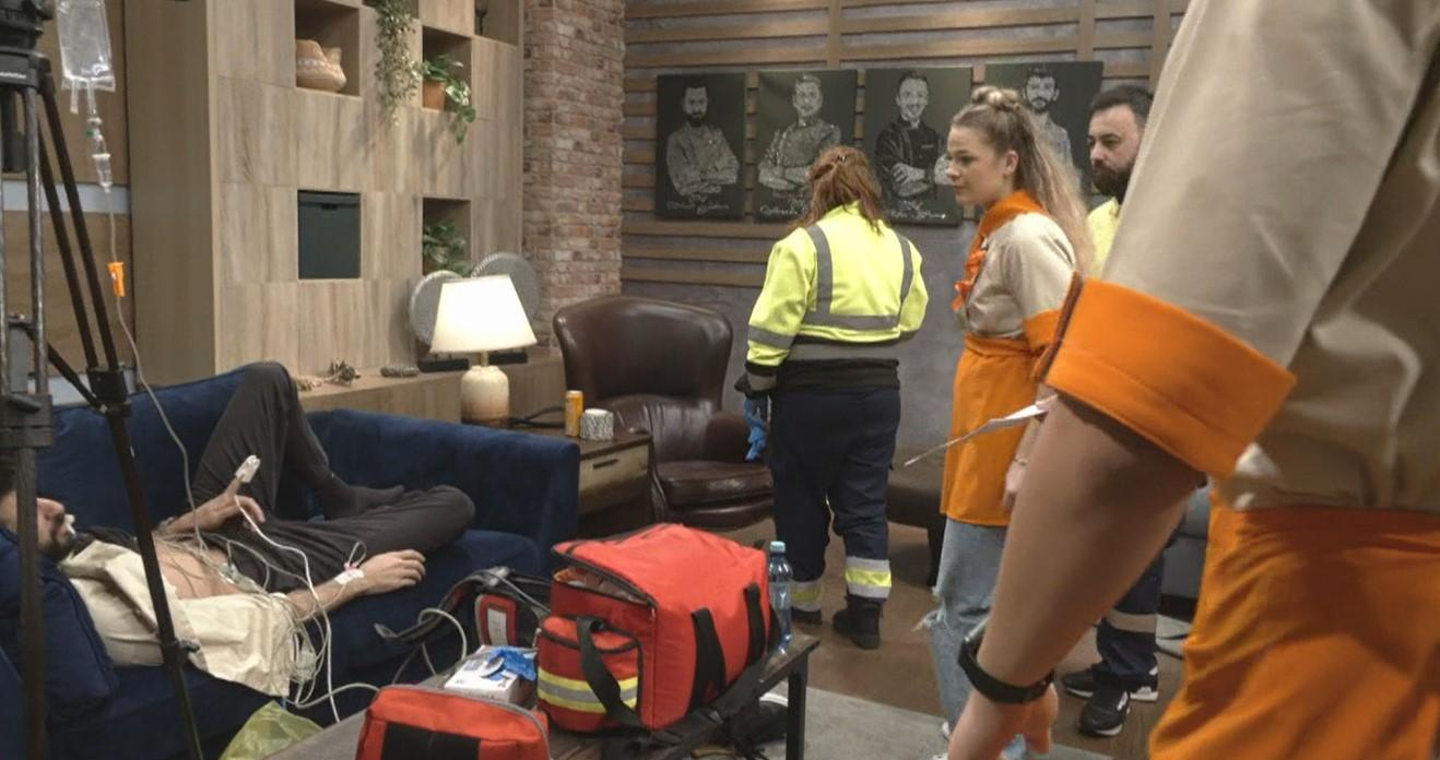 Panică în platoul Chefi la Cuțite, de la Antena 1! I s-a făcut rău înainte de battle, iar medicii au intervenit de urgență