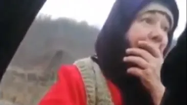 VIDEO | Reacţia inedită a unei bătrâne când află că soţul ei a fost arestat: ”Sărbătoare! Să cânte muzica!”