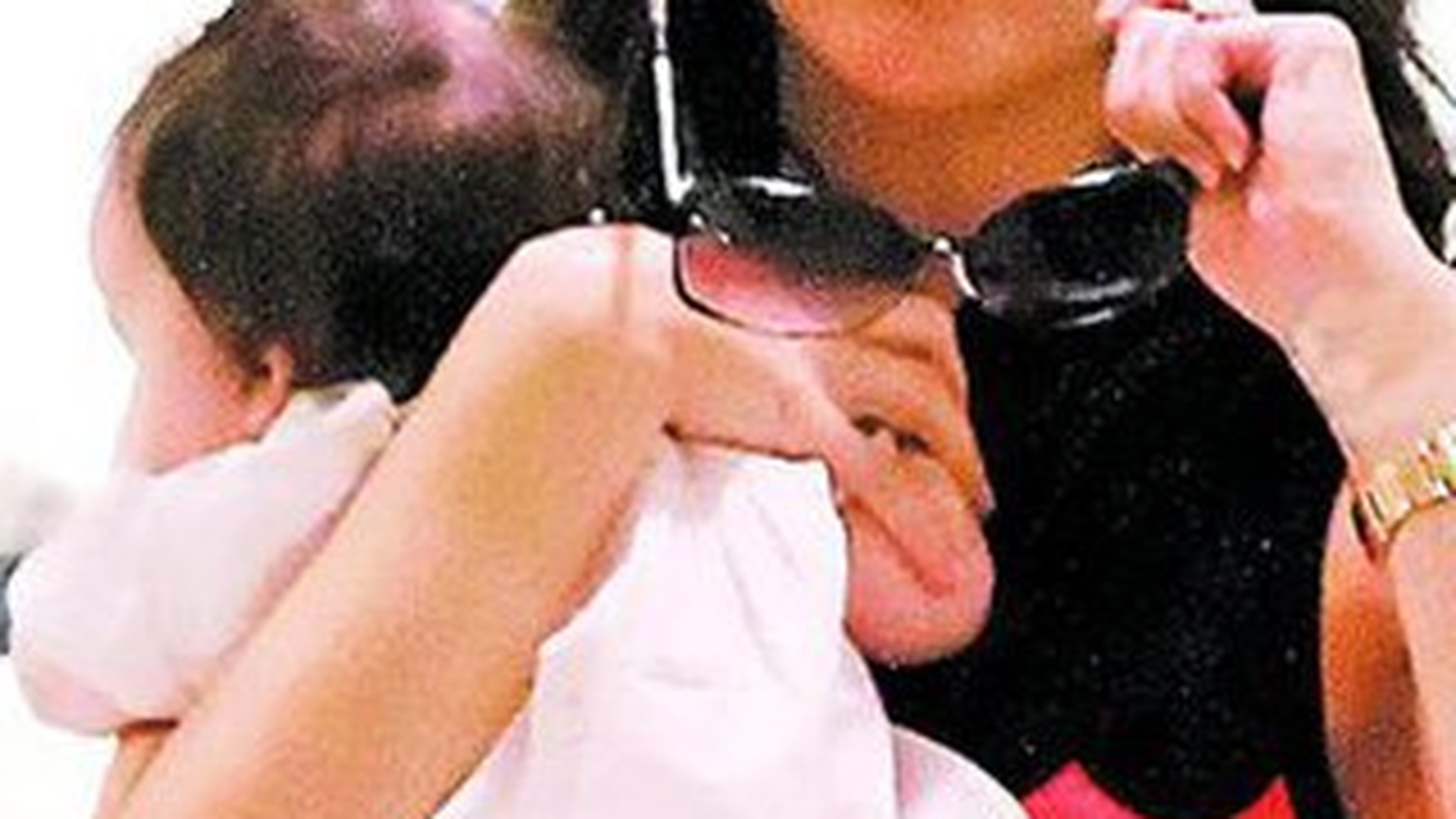 Victoria Beckham nu poate renunta la shopping! Si-a carat fetita la magazinele de fite