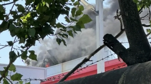 Arde Afi Cotroceni! Incendiu violent la mall, pompierii se luptă să stingă flăcările