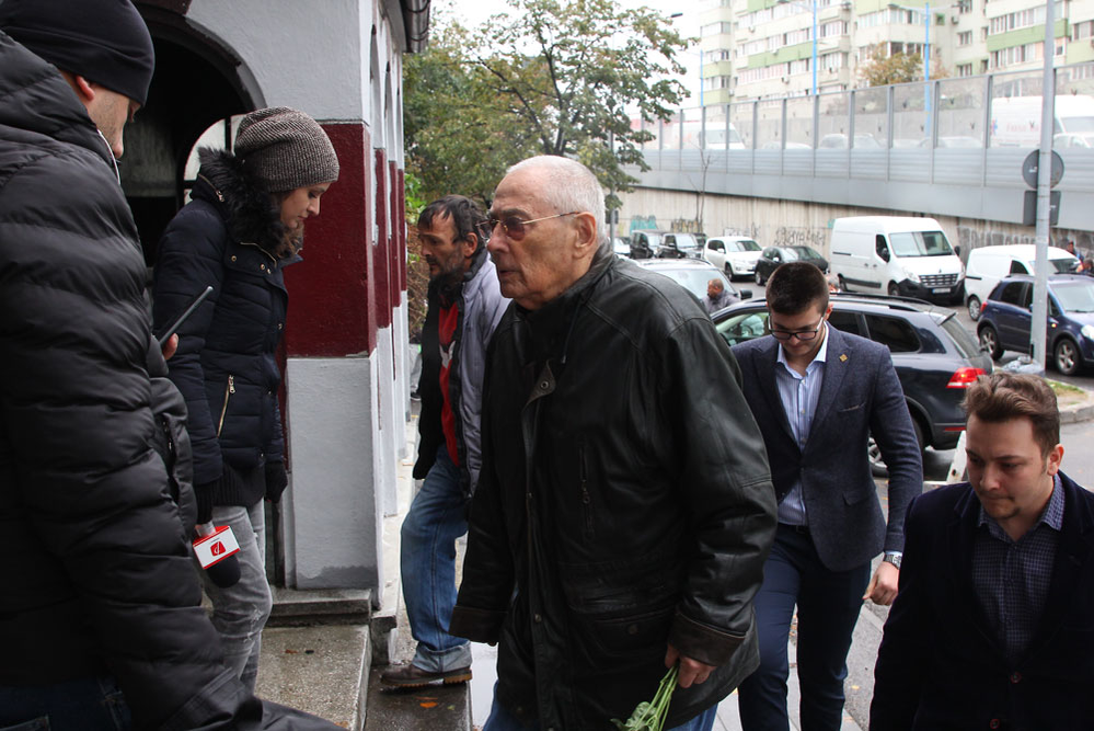 Avem imaginile pe care nu le-a difuzat nicio televiziune! Ce nu s-a văzut la înmormântarea lui Mihai Constantinescu