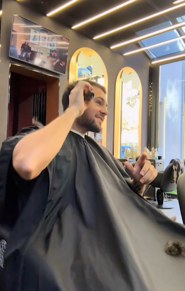 Mario Fresh, gest BIZAR: a mers la hairstylist, a luat mașina de tuns și… Imaginile au fost făcute publice!