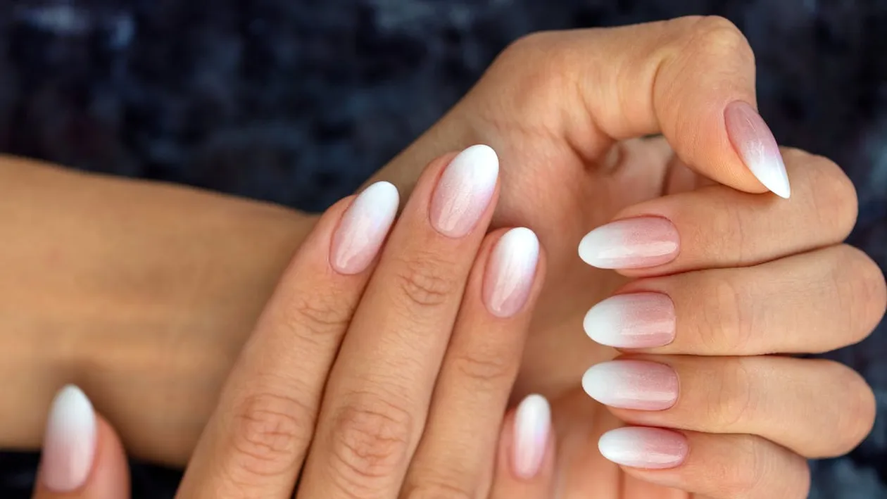 Cum arată femeia care nu și-a mai tăiat unghiile de 14 ani. A ajuns să facă o adevărată avere de pe urma acestui lucru