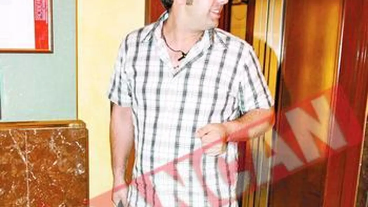 Costel Busuioc nu canta fara talismanele norocoase la gat