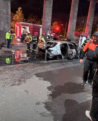 Incendiu la Gara de Nord! O mașină a fost cuprinsă de flăcări, apoi a explodat