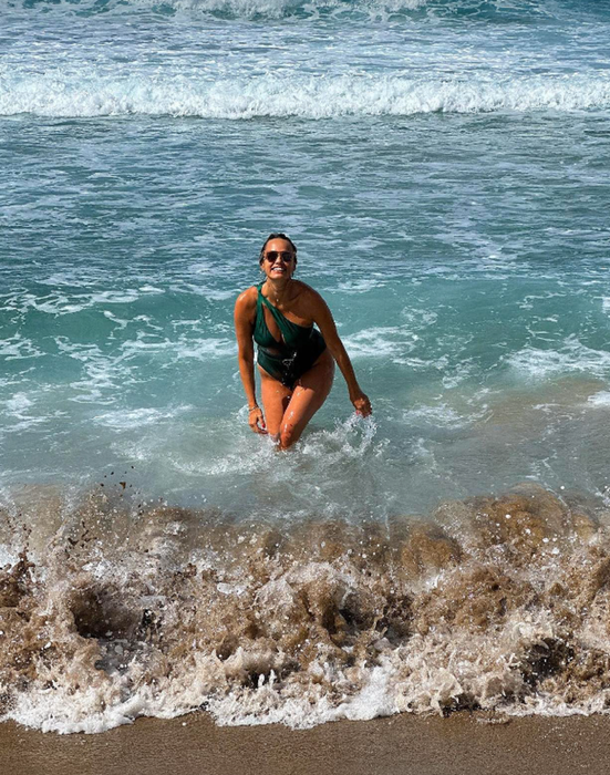 Fanii au crezut că nu văd bine! Cum arată Andreea Raicu în costum de baie, la 46 de ani