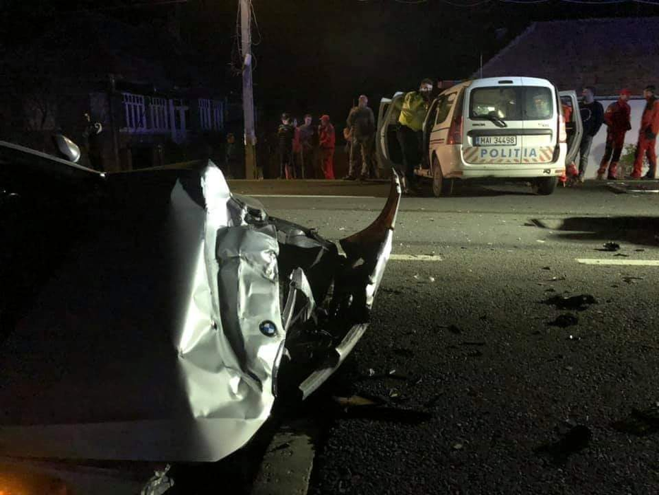 Mașină de poliție, în misiune, a fost implicată într-un accident de circulație