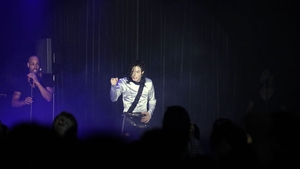 Earnest Valentino, sosia oficiala a lui Michael Jackson si dansatorii Regelui Pop vin la Bucuresti !