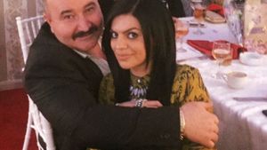 Primele imagini cu bebeluşul lui Nuţu Cămătaru! Bruneta a născut în urmă cu o lună un băieţel de nota 10!