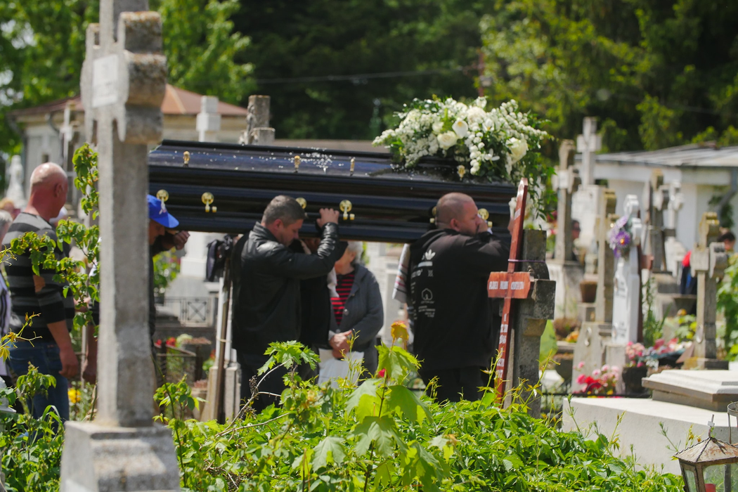 Designerul Răzvan Ciobanu a fost înmormântat ieri în Cimitirul Progresul din București.