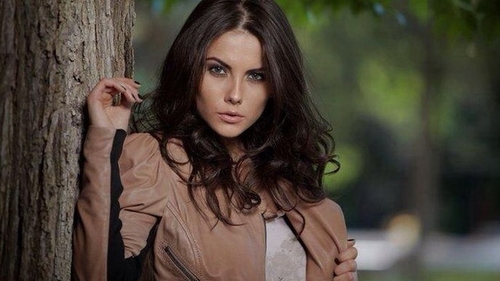 Ce pret a "platit" Nicolle Stanese pentru a putea prezenta romanilor Eurovision-ul! "Le impac cumva..."