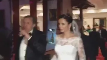Tort URIAS la nunta lui Ilie Năstase! Ce făcea Ilie in timp ce ospătarii se chinuiau să-l aducă in fata lor!