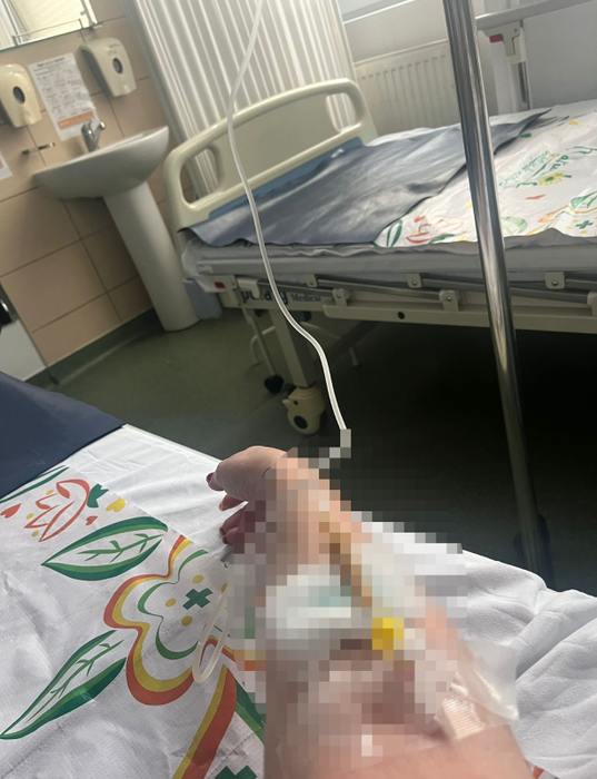Femeia spune că a ajuns la spital cu atacuri de panică și numeroase probleme din cauza stării de teamă pe care o are