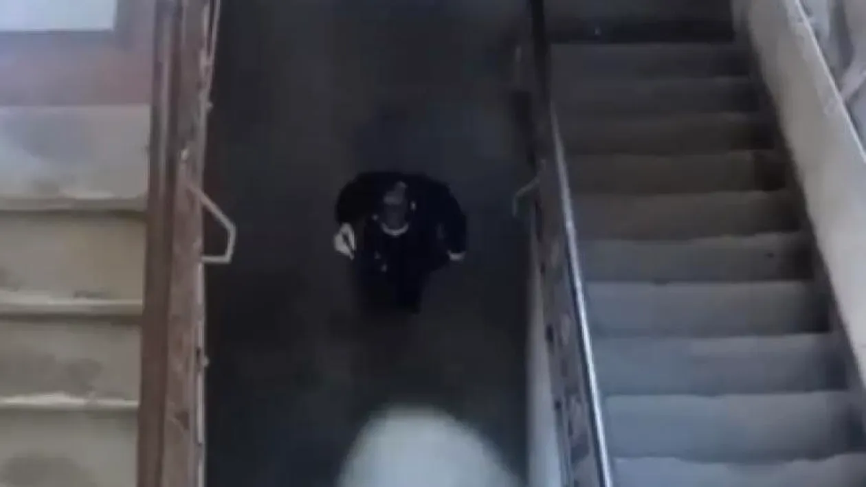 Băiatul de 13 ani care a căzut în gol, de pe balustrada scărilor de la o şcoală din Năsăud, a murit