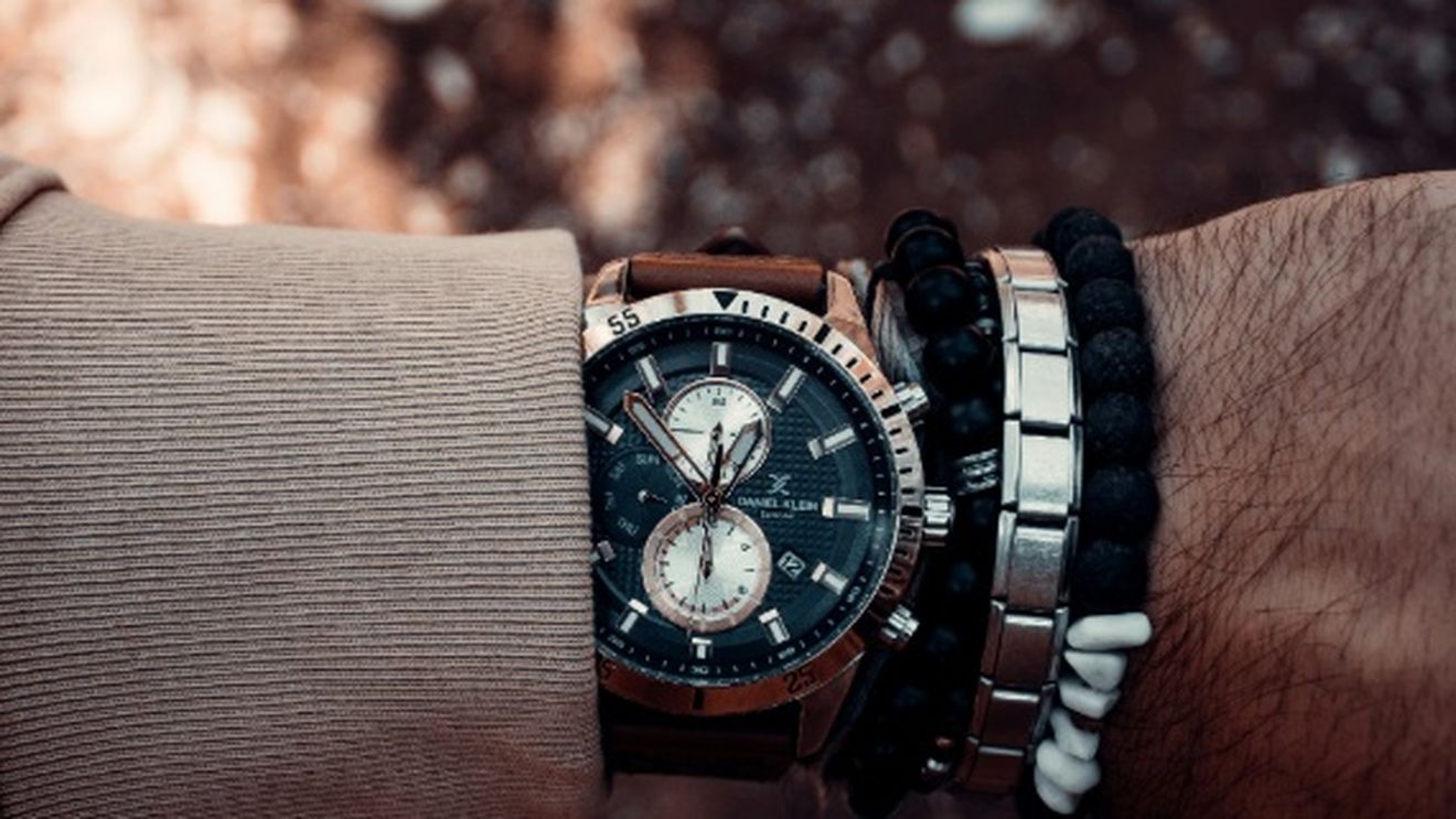 (P) Accesorii care definesc stilul: cum să alegi piesele potrivite pentru un look masculin