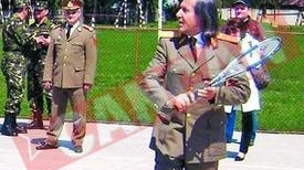Ilie Nastase si-a pus uniforma de General de armata
