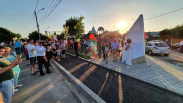 Neobișnuit. Un monument în formă de bold cu poreclele oamenilor din cartier a fost montat la Caracal