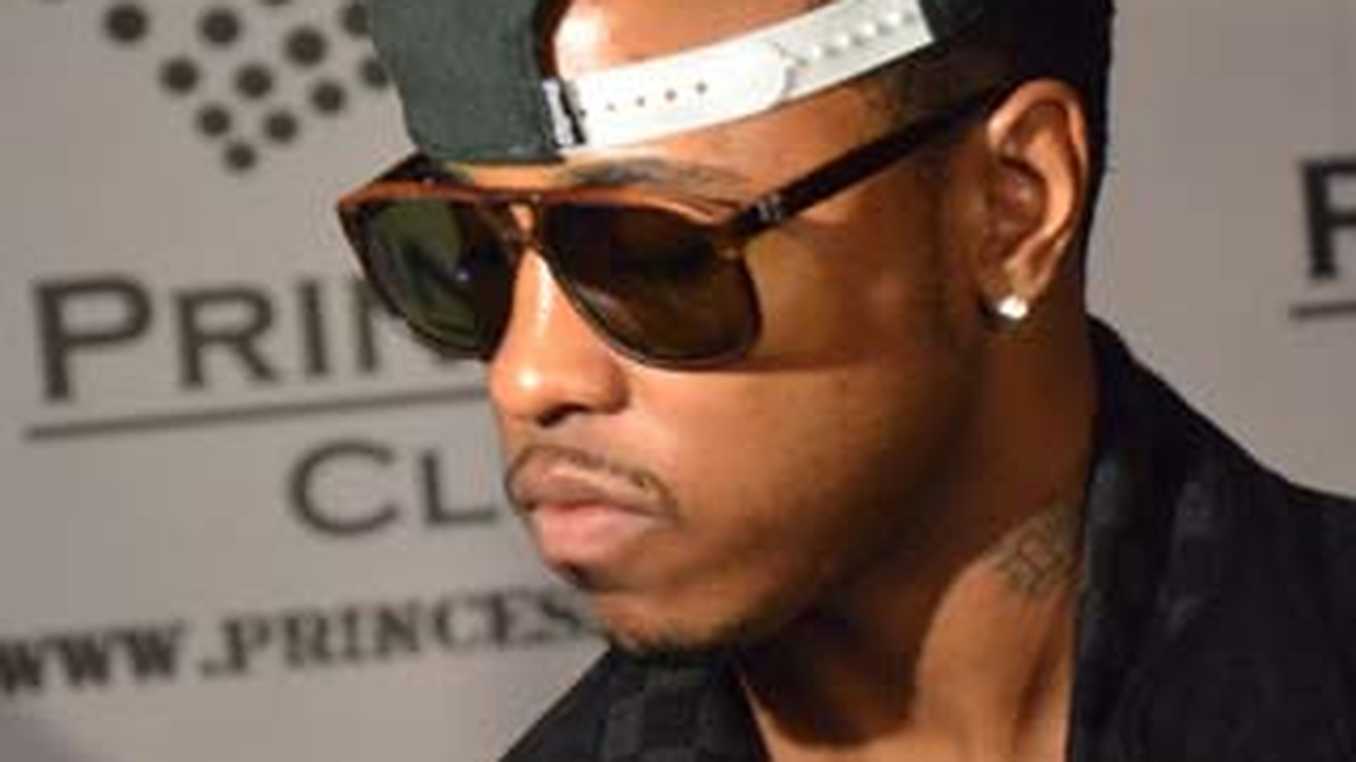 VIDEO Jeremih a cantat 40 de minute si a baut sampanie scumpa!