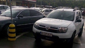 Drama prin care trece un vasluian după ce a pozat acest Duster și a pus imaginile pe Facebook