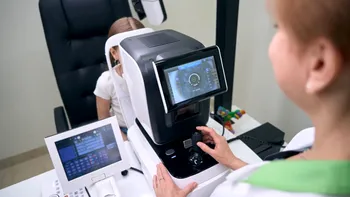 O româncă a mers la doctor pentru că simțea că i se mișcă ceva în ochi. Doctorii au rămas fără cuvinte când au văzut ce era, de fapt