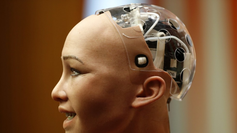 Robotul Sophia care amenința că distruge omenirea a ajuns în România