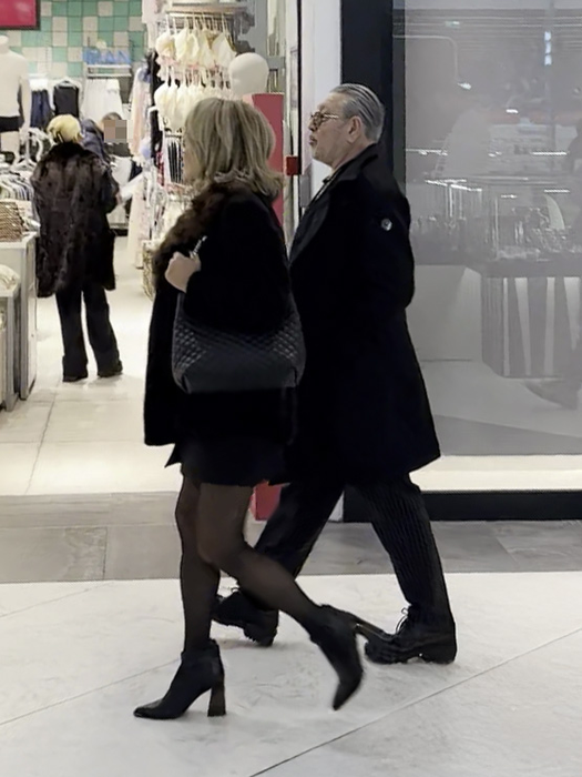 Serghei Mizil și soția se plimbă prin mall super eleganți