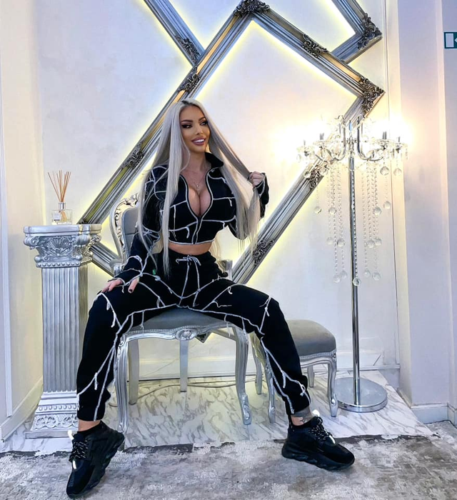 Loredana Chivu, o fostă asistentă TV