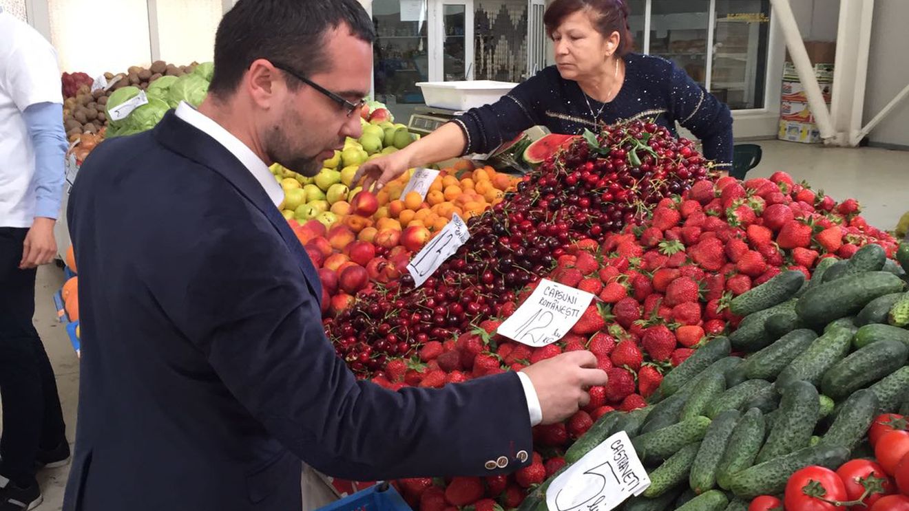 Ministrul pentru Consultare Publică şi Dialog Social, Gabriel Petrea: “Am avut norocul să cresc cu legume şi fructe de ţară, româneşti, iar acum le aleg şi pentru familia mea”
