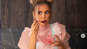 Emily Burghelea și-a lăsat fanii mască! A pozat goală și a urcat fotografia pe Instagram