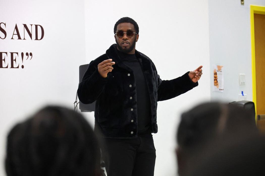 Sean Diddy Combs, vizită la o școală din The Bronx
Foto: Profimedia