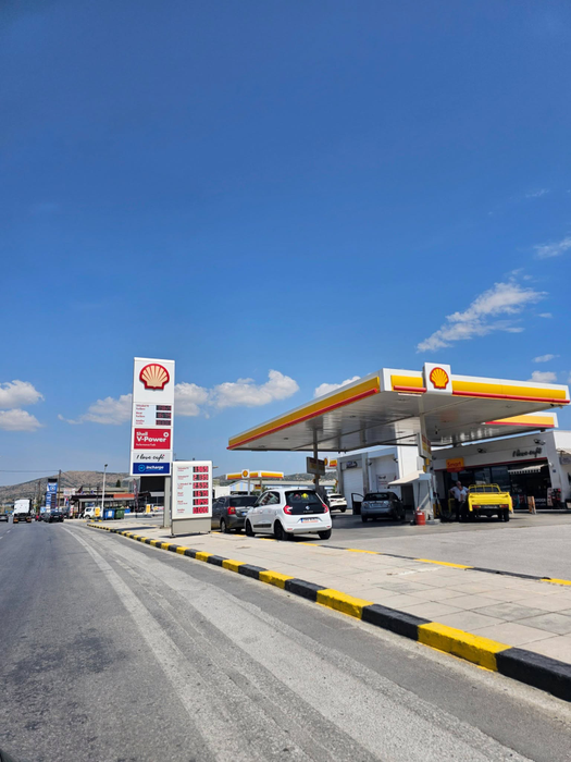 Mai ieftin sau mai scump decât la noi? O turistă româncă, uimită de prețurile carburanților din Grecia. Cât costă 1 litru de benzină și de motorină în benzinăriile elene
