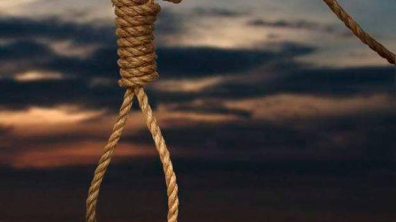 O adolescentă de 15 ani s-a spânzurat deoarece tatăl ei i-a luat telefonul mobil