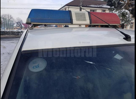 Scene şocante în Suceava! Şi-a folosit soţia şi copilul minor drept scut în faţa poliţiştilor pe care i-a înjurat şi ameninţat cu moartea!