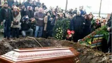 
Caz incredibil la Cluj, unde un om a fost îngropat în locul altuia şi nimeni nu şi-a dat seama!