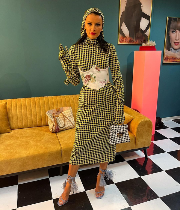 Ruxi de la „Bravo, ai stil! Celebrities”, detalii picante. Cum a ajuns bruneta să se sărute cu tiktoker-ul Marius Elisei