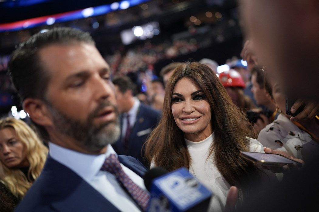 Donald Trump Jr. și Kimberly Guilfoyle. Sursa foto: Profimedia