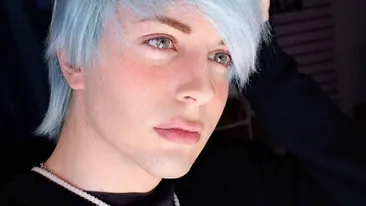 Acest tânăr a cheltuit o sumă impresionantă ca să arate ca un elf. Le-a cerut esteticienilor să îi albească pielea şi să îi „ascută“ urechile