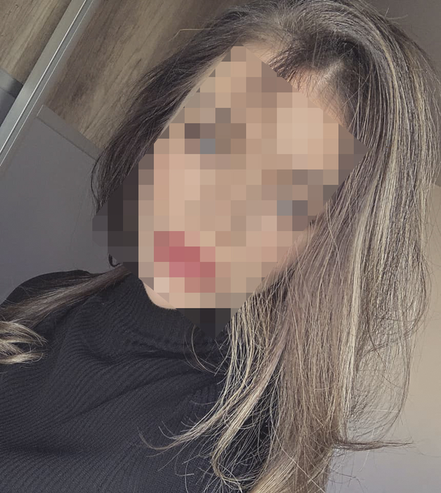 Tânăra bătută în club de iubita fostului partener