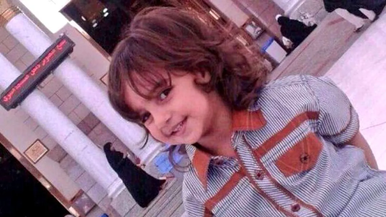 El este băiețelul de șase ani care a fost decapitat în fața mamei sale