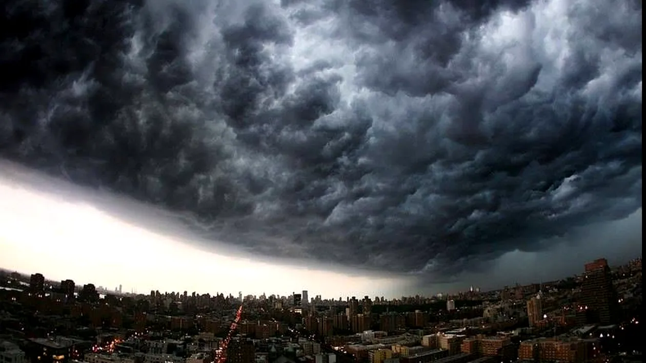 Meteorologii avertizează! Furtuna Sabine se va abate şi asupra României