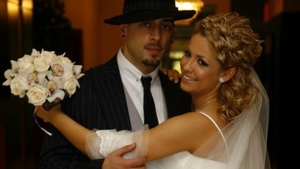 CRBL a avut un şoc când a aflat câţi bani a dat soţia lui pe rochia de mireasă: ”Aveti cumva întrebare şi cu cât au costat pantofii?”