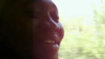 VIDEO Baietii astia doi de la Barbulesti i-au zapacit pe spaniolii dintr-un tren de lux! Reactia uluitoare a ibericilor cand au auzit maneaua Nu te las, nu te las... AU INCEPUT SA CANTE CU EI