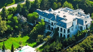 Cine vrea casa unde a murit Michael?