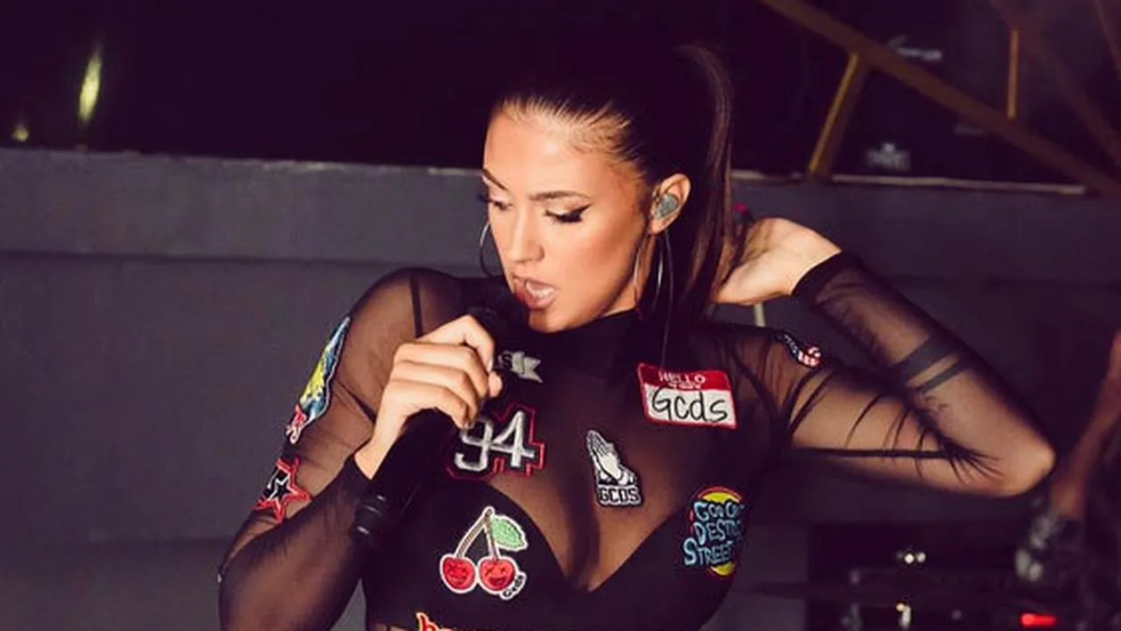 Antonia, sexy şi aproape goală în aşternut. Ce a făcut înainte de culcare