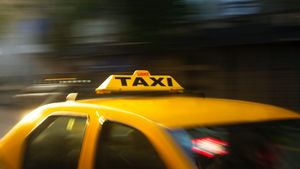 Probleme uriașe pentru un taximetrist din Brașov. S-a ales cu dosar penal, după ce s-a arătat nemulțumit de bacșișul primit